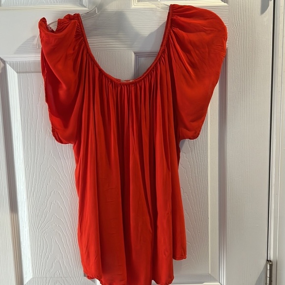 Altar’d state flowey red off the shoulder top - Picture 2 of 3